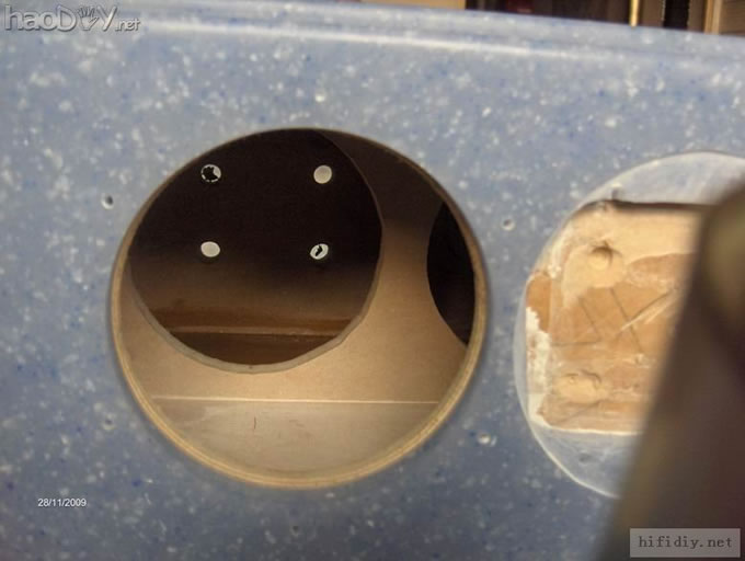 直仿玉石打造的惠威M1奢华限量版书架箱