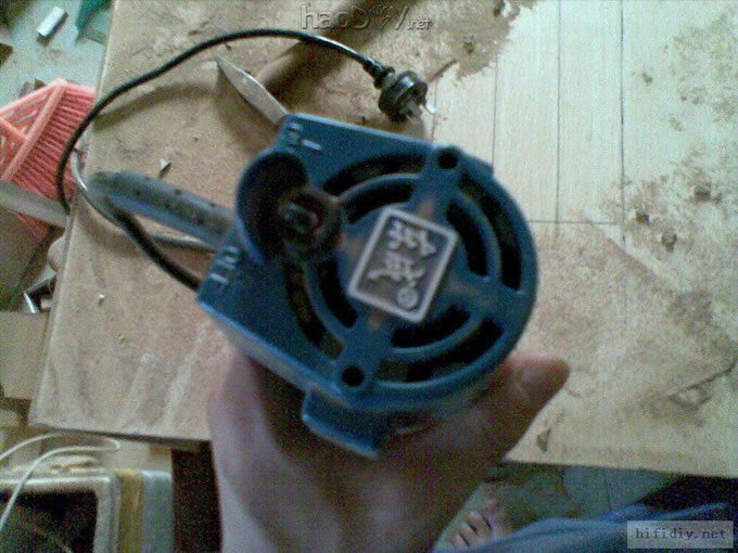 diy自制音箱 用修边机开喇叭洞