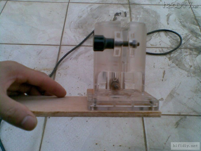 diy自制音箱 用修边机开喇叭洞