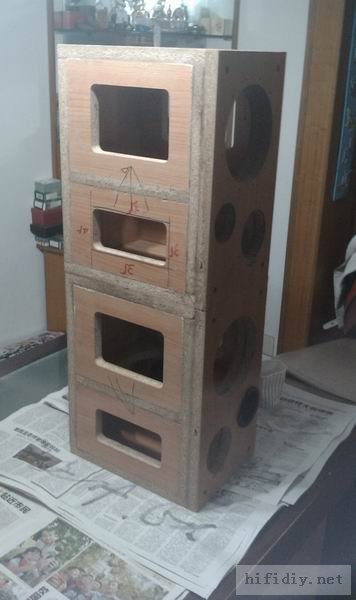 精心设计制作的惠威D6.8 喇叭书架音箱