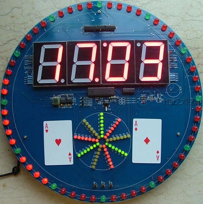 新奇60秒LED旋转自动校时客堂电子钟