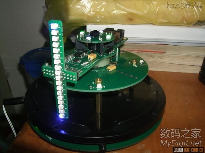 图片过大,您可以通过鼠标滑轮改变图片巨细或点击查察大图 VOP旋转LED表现屏DIY计划与建造(添加旋转供电道理与实物图)