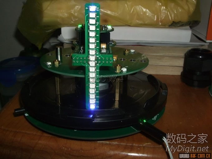 图片过大,您可以通过鼠标滑轮改变图片巨细或点击查察大图 VOP旋转LED表现屏DIY计划与建造(添加旋转供电道理与实物图)