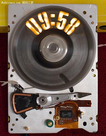 牛人暴强DIY硬盘改革视觉暂留电子钟