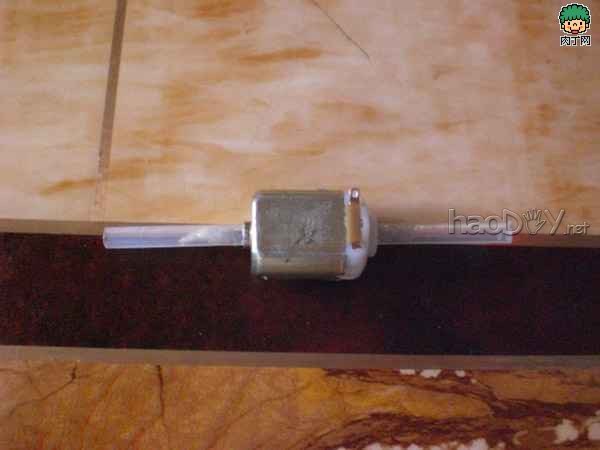 ÖÆ×÷ÀûÓòͺÐÖÆ×÷¼òÒ׵綯Ã÷ÂÖ´¬µÄ·½·¨Í¼½â