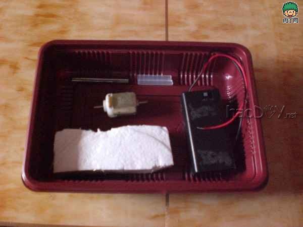 ÖÆ×÷ÀûÓòͺÐÖÆ×÷¼òÒ׵綯Ã÷ÂÖ´¬µÄ·½·¨Í¼½â