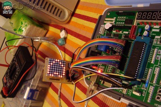 自制简单有趣的LED汽车表情灯仪DIY方法