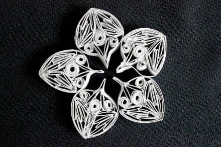 制作用废弃纸筒制作的复古花艺杯垫的教程