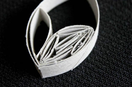 制作用废弃纸筒制作的复古花艺杯垫的教程