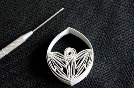 制作用废弃纸筒制作的复古花艺杯垫的教程