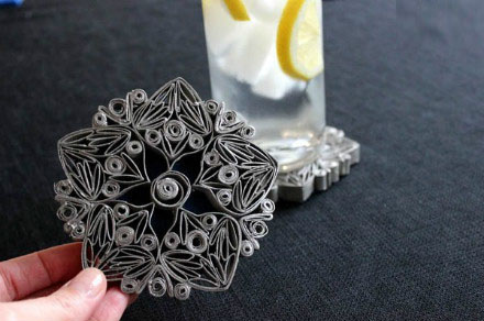 制作用废弃纸筒制作的复古花艺杯垫的教程