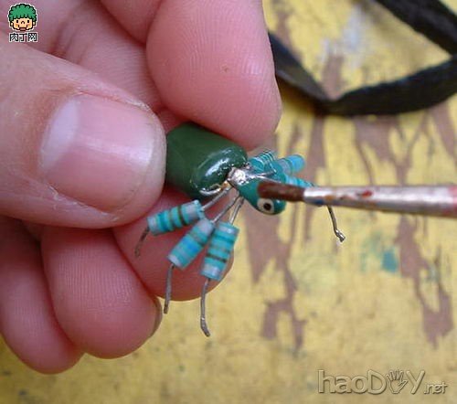 制作废旧电脑配件的旧物利用DIY改造作品