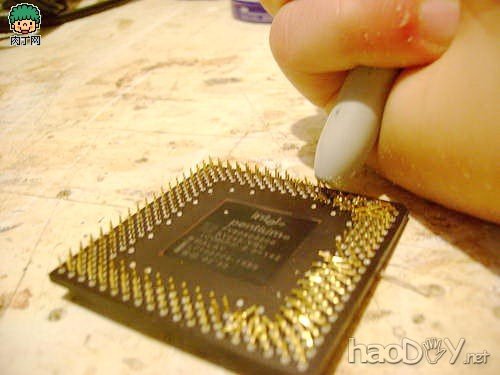 制作废旧电脑配件的旧物利用DIY改造作品