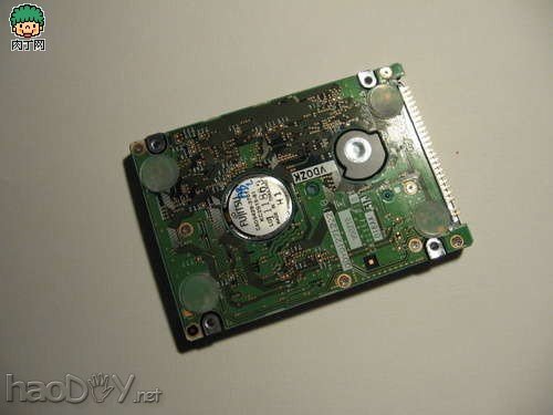 制作废旧电脑配件的旧物利用DIY改造作品