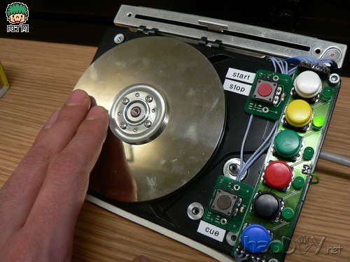 制作废旧电脑配件的旧物利用DIY改造作品