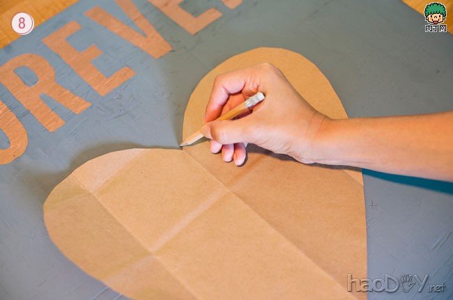 制作用废弃的红酒瓶塞DIY渐变色桃心立体墙上挂画图解