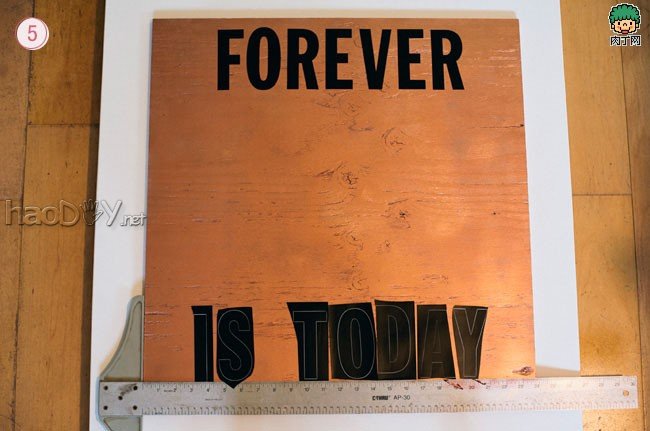 制作用废弃的红酒瓶塞DIY渐变色桃心立体墙上挂画图解