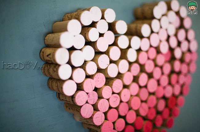 制作用废弃的红酒瓶塞DIY渐变色桃心立体墙上挂画图解