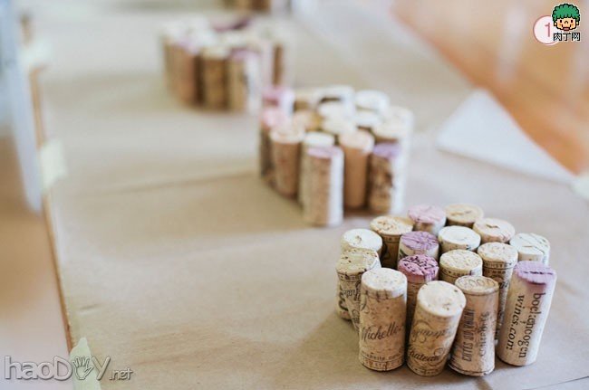 制作用废弃的红酒瓶塞DIY渐变色桃心立体墙上挂画图解