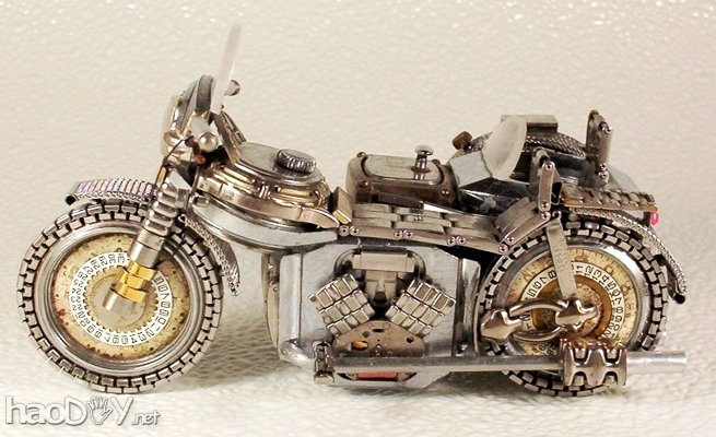 自制用旧手表制作的超酷摩托车模型作品大全