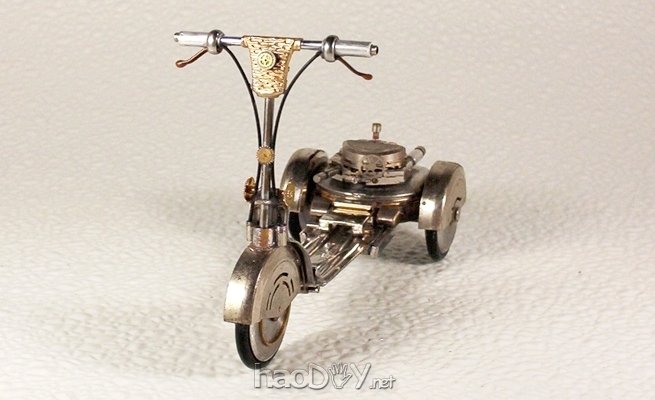 自制用旧手表制作的超酷摩托车模型作品大全