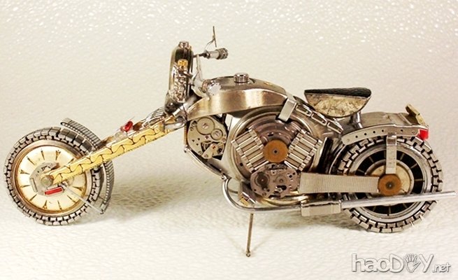 自制用旧手表制作的超酷摩托车模型作品大全
