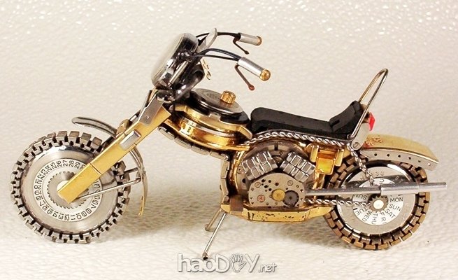 自制用旧手表制作的超酷摩托车模型作品大全