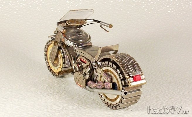 自制用旧手表制作的超酷摩托车模型作品大全