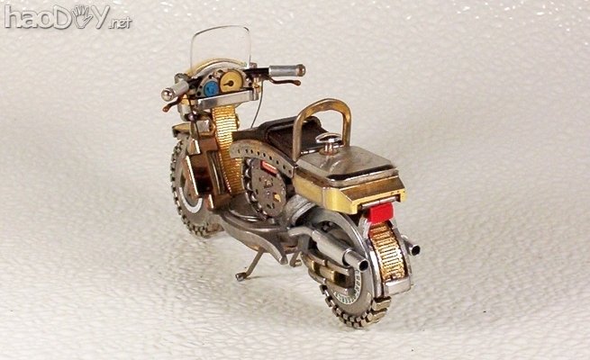 自制用旧手表制作的超酷摩托车模型作品大全
