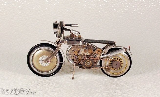 自制用旧手表制作的超酷摩托车模型作品大全