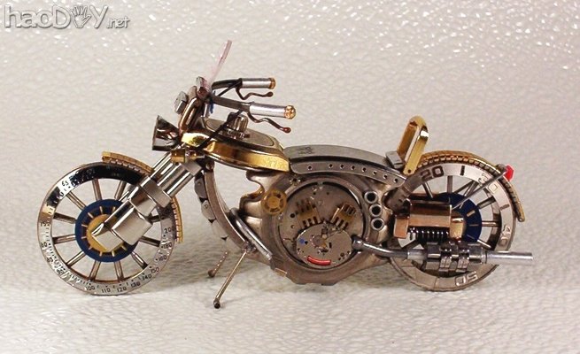 自制用旧手表制作的超酷摩托车模型作品大全
