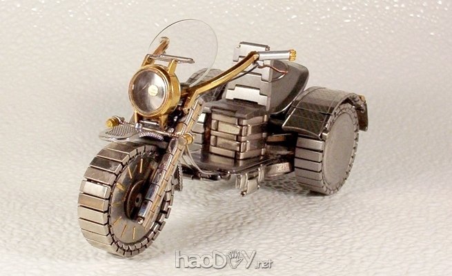自制用旧手表制作的超酷摩托车模型作品大全