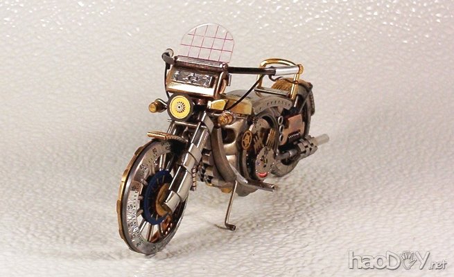 自制用旧手表制作的超酷摩托车模型作品大全