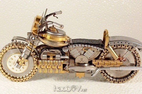 自制用旧手表制作的超酷摩托车模型作品大全