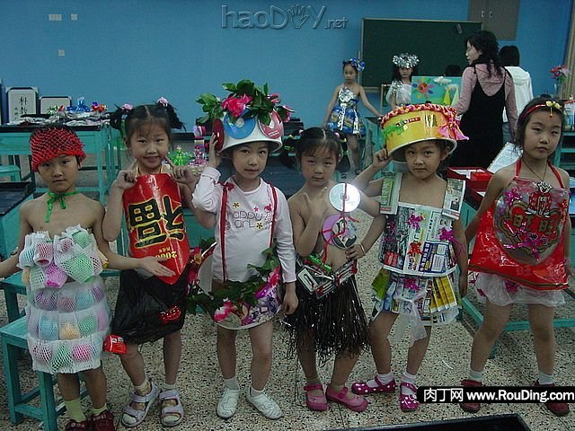 自制儿童校园的变废为宝主题活动创意作品(第1页)