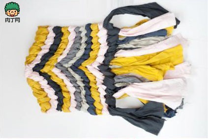 diy手工旧毛线旧衣物编织坐垫废物利用DIY图解