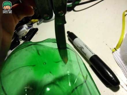 制作教你用可乐瓶手工DIY防毒面具