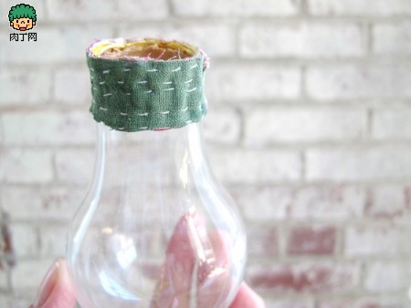 diy别以为废旧灯泡就不能hold住你的眼球,diy改造成清新小花瓶就