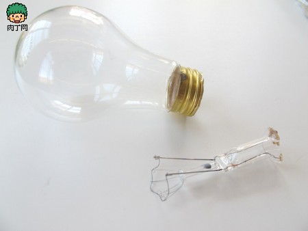 diy别以为废旧灯泡就不能hold住你的眼球,diy改造成清新小花瓶就