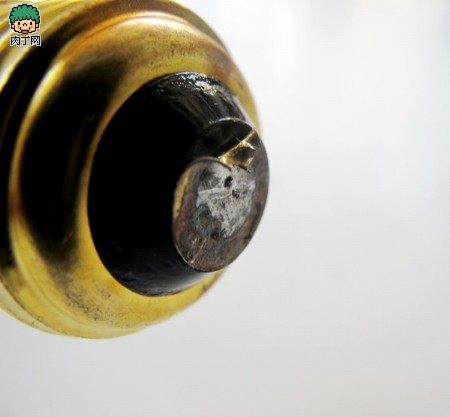 diy别以为废旧灯泡就不能hold住你的眼球,diy改造成清新小花瓶就