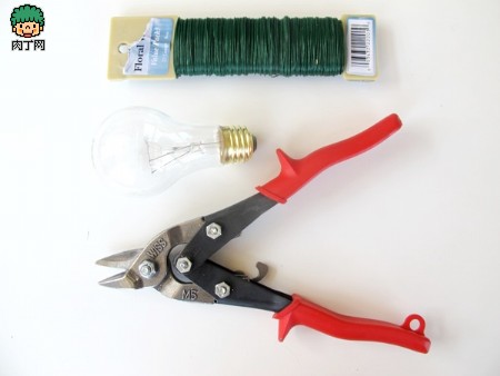 diy别以为废旧灯泡就不能hold住你的眼球,diy改造成清新小花瓶就