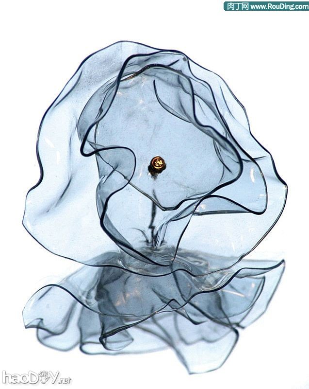 diy饮料瓶废物利用首饰DIY设计作品欣赏四、胸针