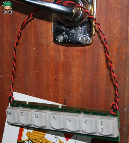 自制废旧键盘DIY创意门牌制作:你是我的专属爱人!