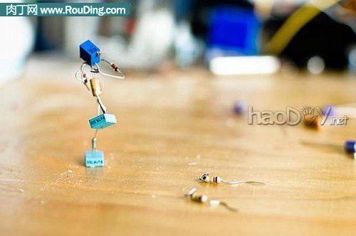 制作电子元器件制作的创意小人(第1页)