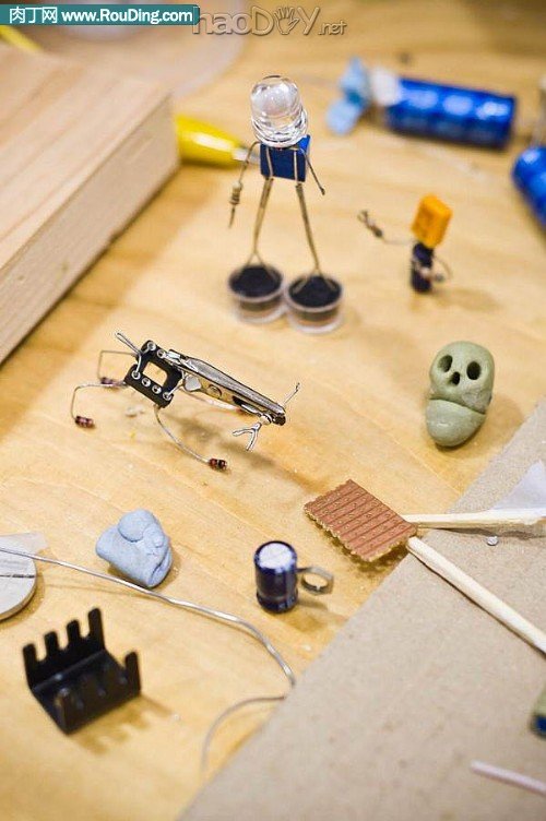 制作电子元器件制作的创意小人(第1页)