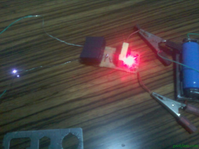 制作手机移动充电器 电蚊拍 18650