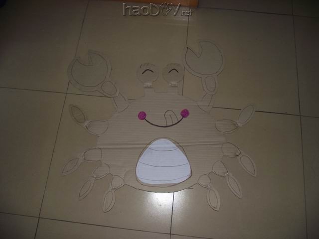 自制宝宝的元旦道具:瓦楞纸板手工制作的DIY小螃蟹