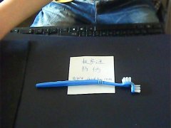 自制旧牙刷的妙用 洗杯刷