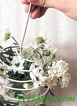 制作简单别致的废料改造小花篮