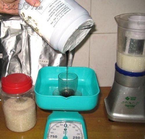 制作牛奶绿茶冰淇淋的做法